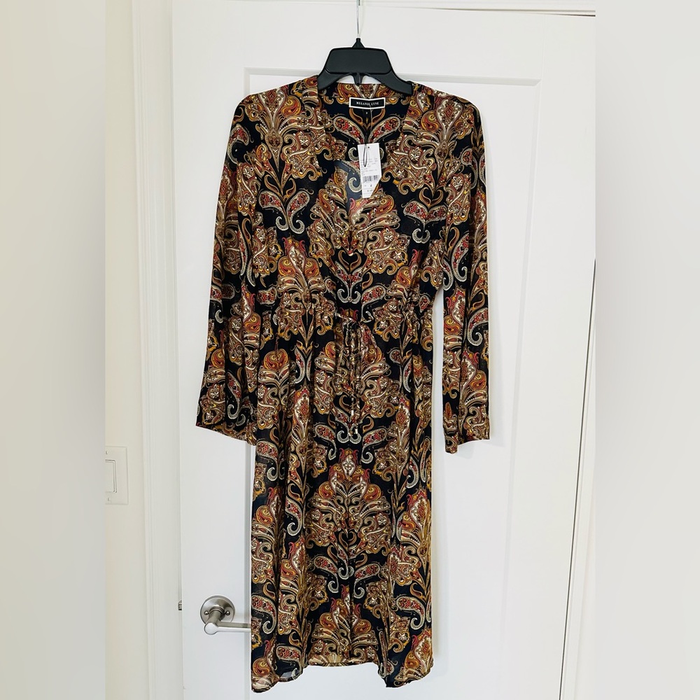 New with tags Melanie Lyne paisley print  long  top Size 2
